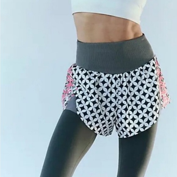 free people movement Pants - Free People Movement Carpe Diem Geo Printed High Waisted Shorts Size Small NWOT